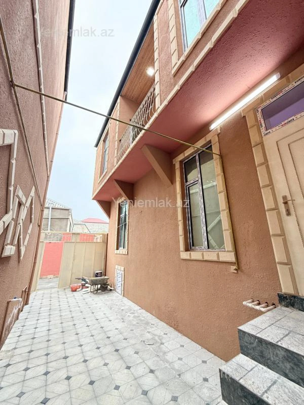 Satılır 5 otaqlı həyət evi 160 m²