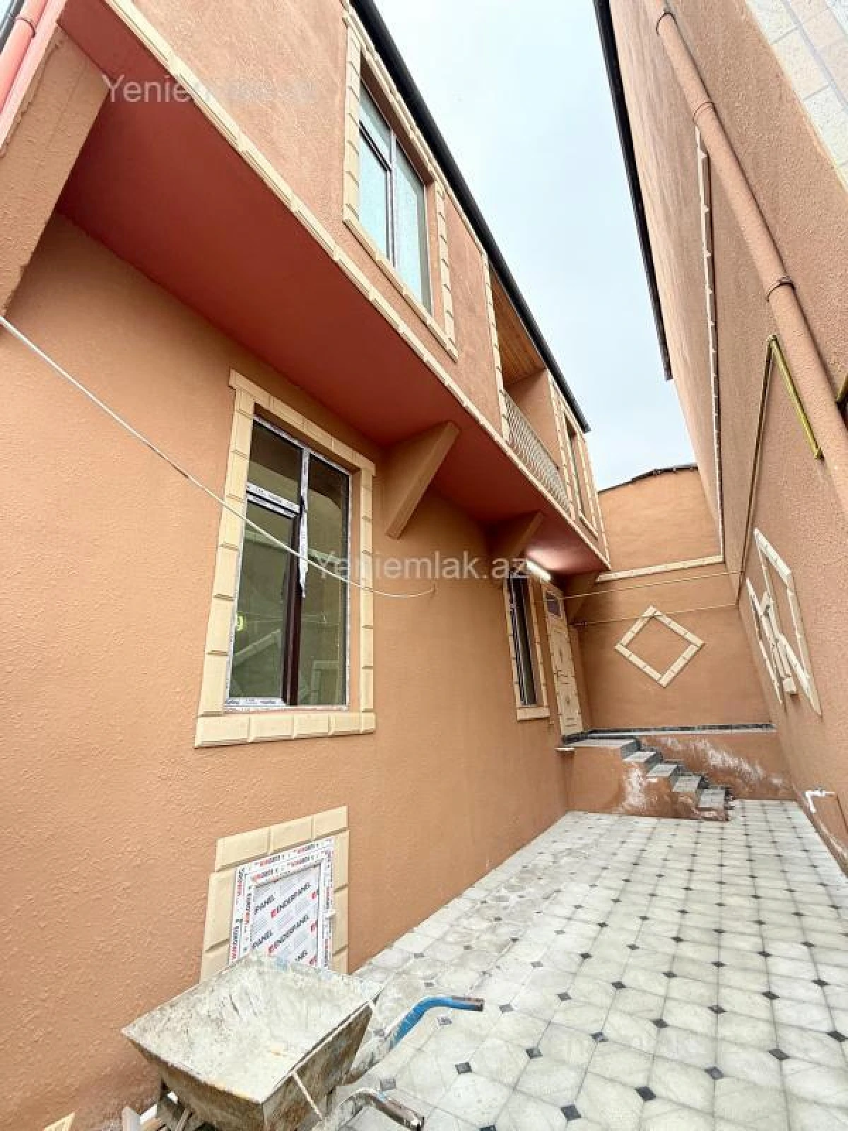 Satılır 5 otaqlı həyət evi 160 m²