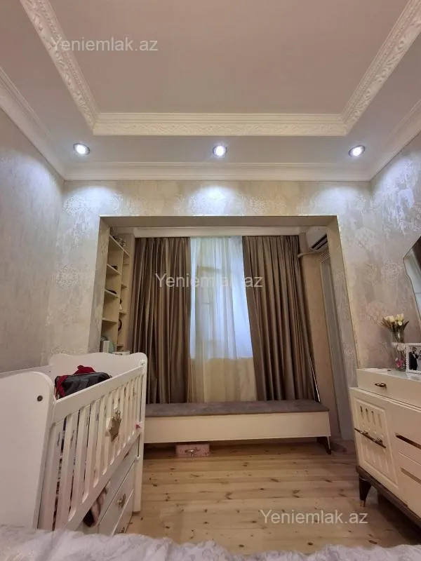 Satılır 4 otaqlı köhnə tikili 93 m²