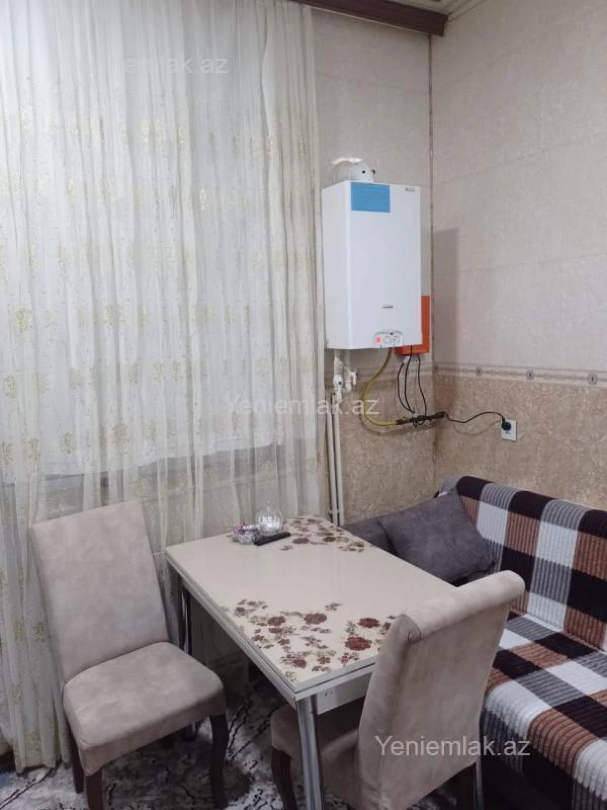 Satılır 2 otaqlı köhnə tikili 55 m²