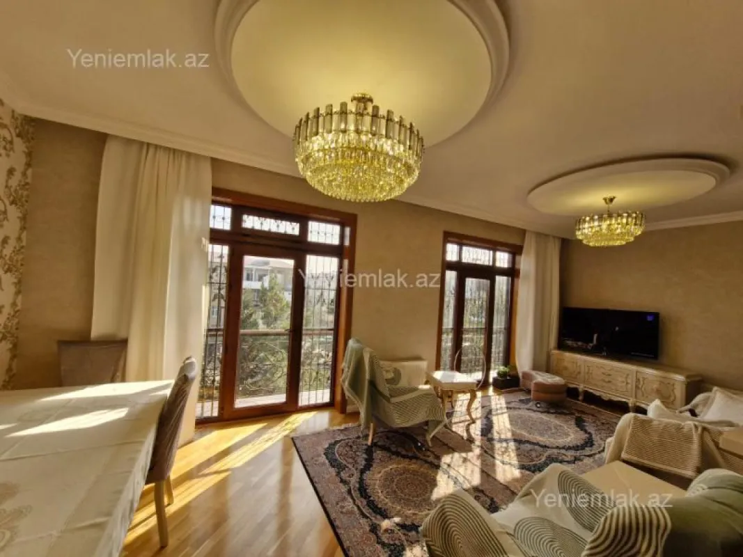 Satılır 2 otaqlı köhnə tikili 90 m²