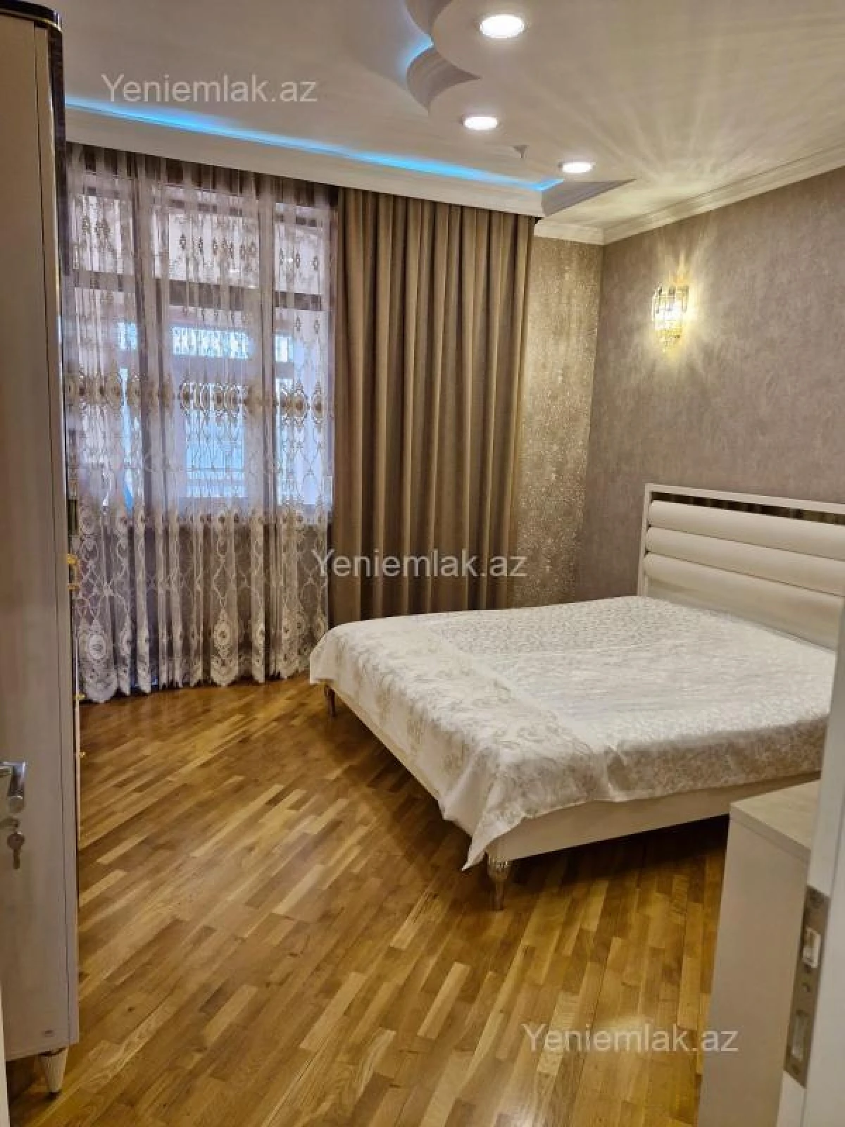 Satılır 2 otaqlı köhnə tikili 90 m²