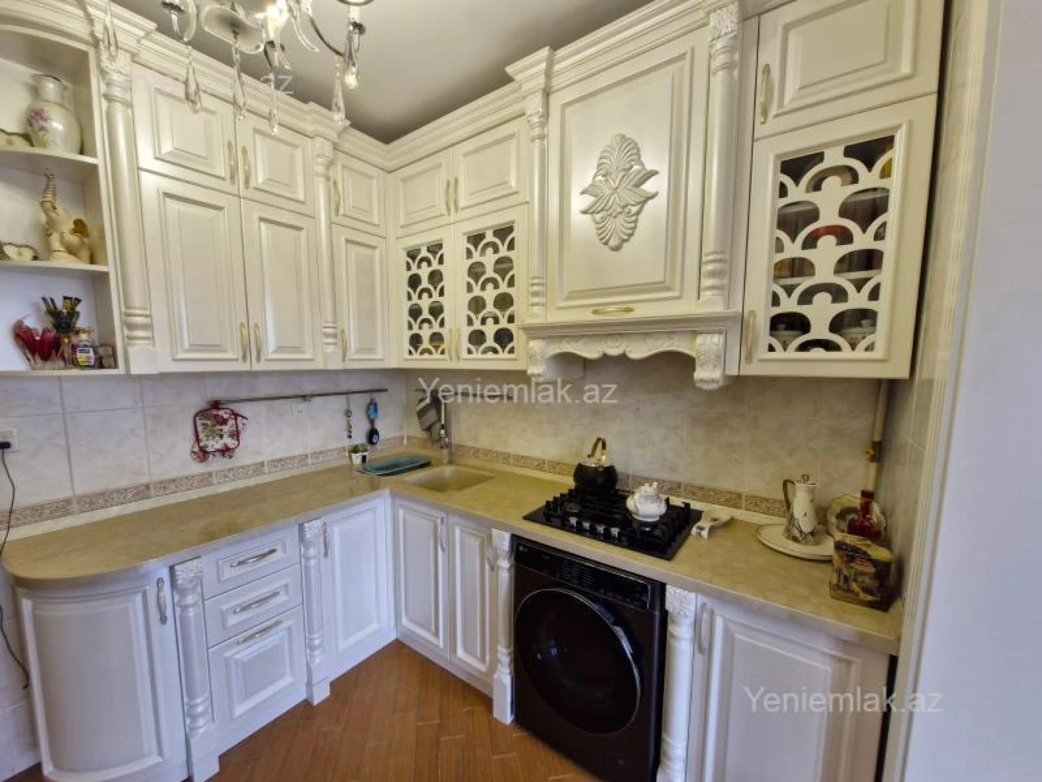 Satılır 2 otaqlı köhnə tikili 90 m²