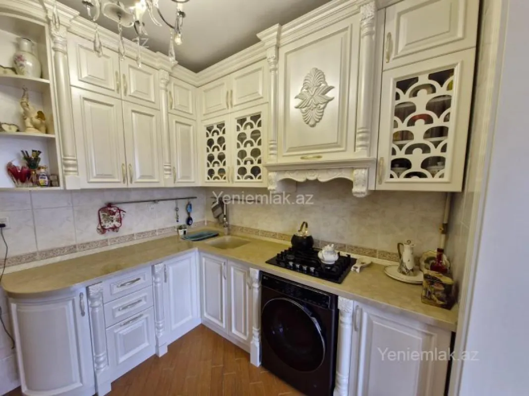 Satılır 2 otaqlı köhnə tikili 90 m²