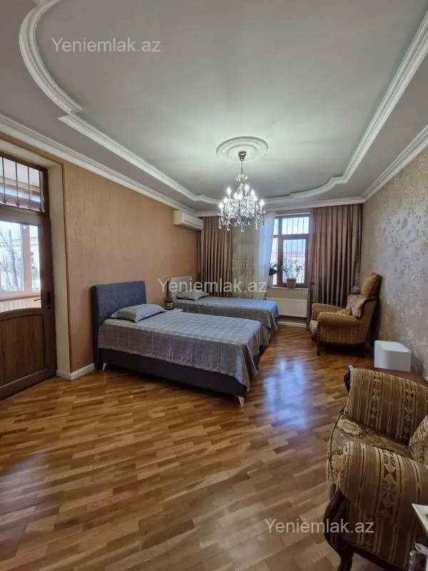 Satılır 2 otaqlı köhnə tikili 90 m²