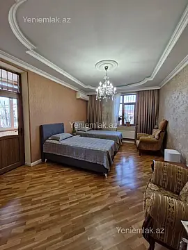 Satılır 2 otaqlı köhnə tikili 90 m²