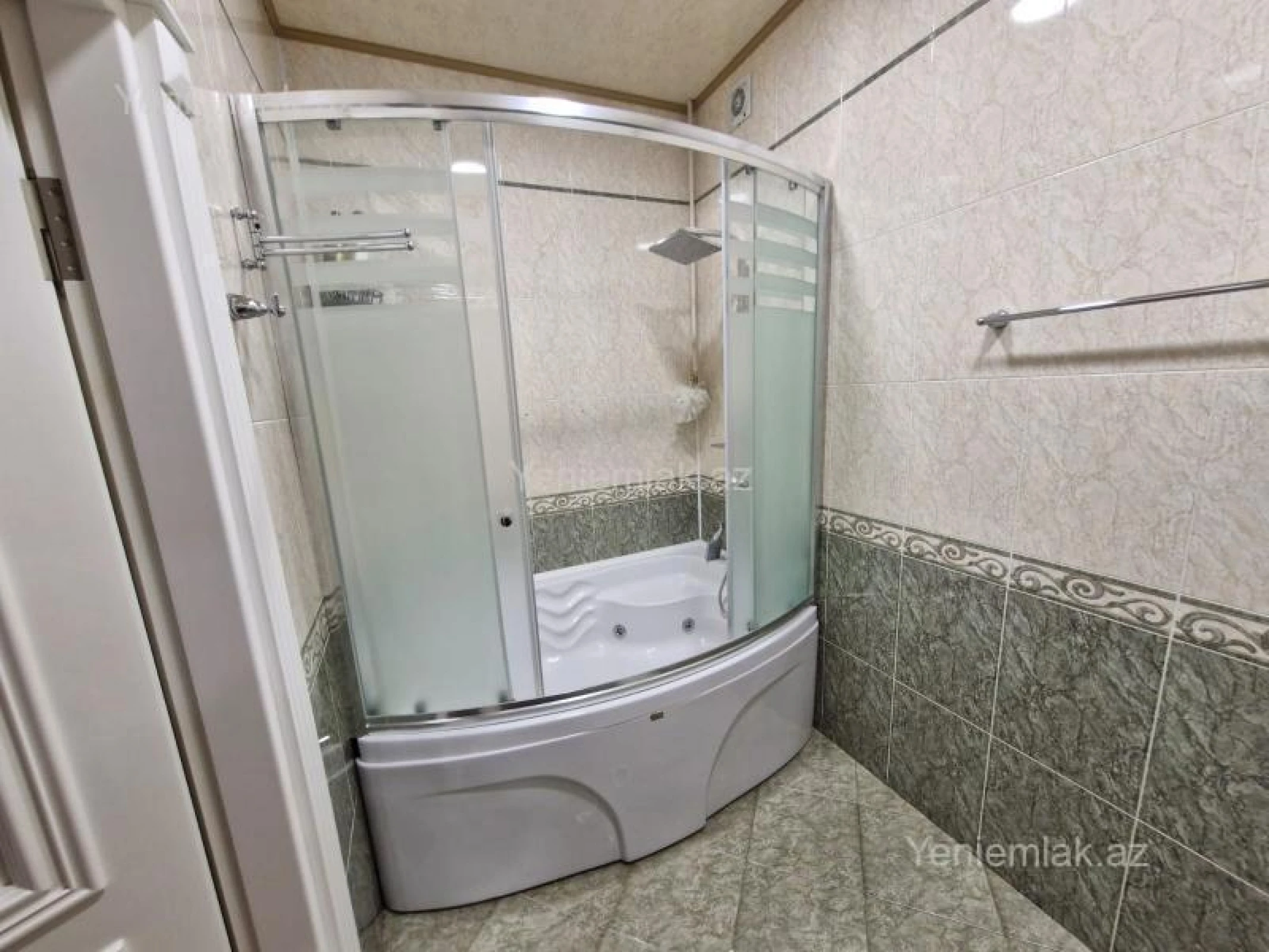 Satılır 2 otaqlı köhnə tikili 90 m²