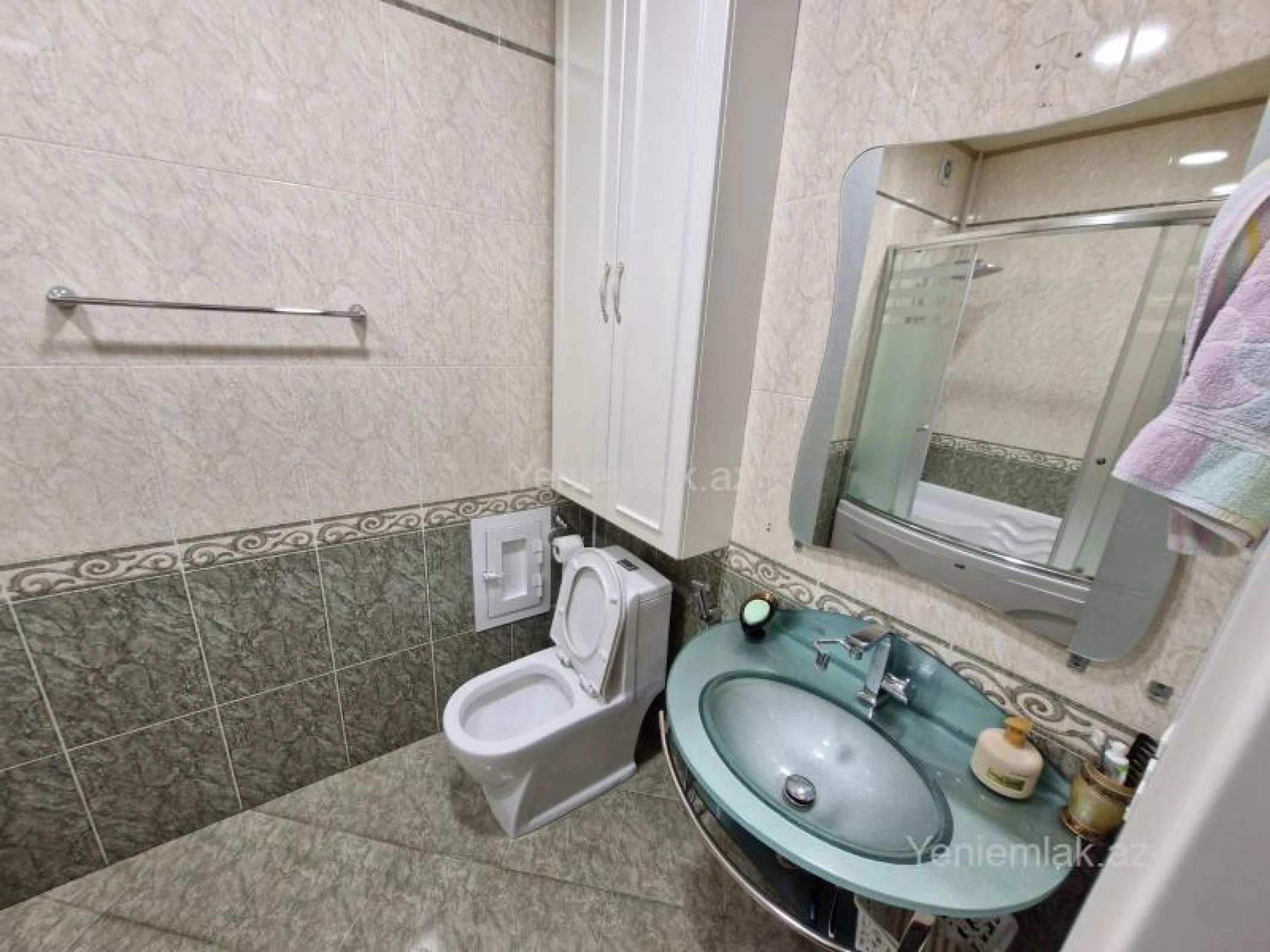 Satılır 2 otaqlı köhnə tikili 90 m²