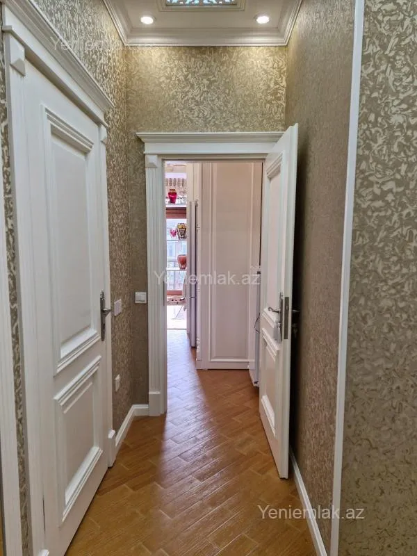 Satılır 2 otaqlı köhnə tikili 90 m²