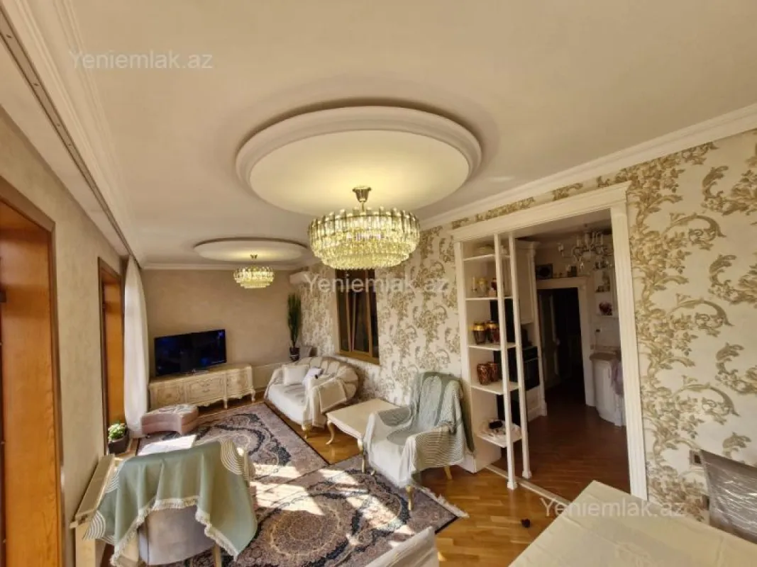 Satılır 2 otaqlı köhnə tikili 90 m²