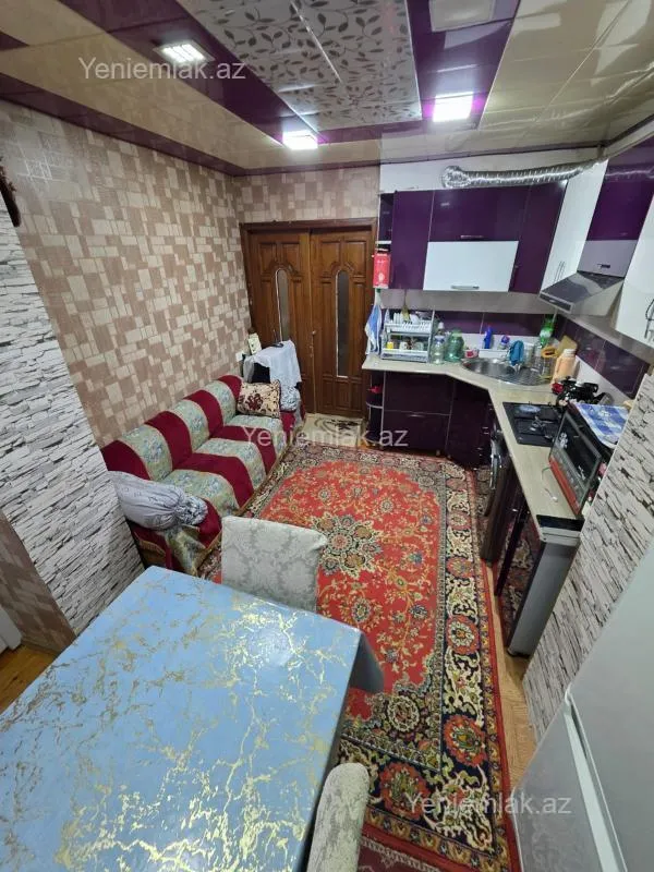 Satılır 3 otaqlı köhnə tikili 75 m²