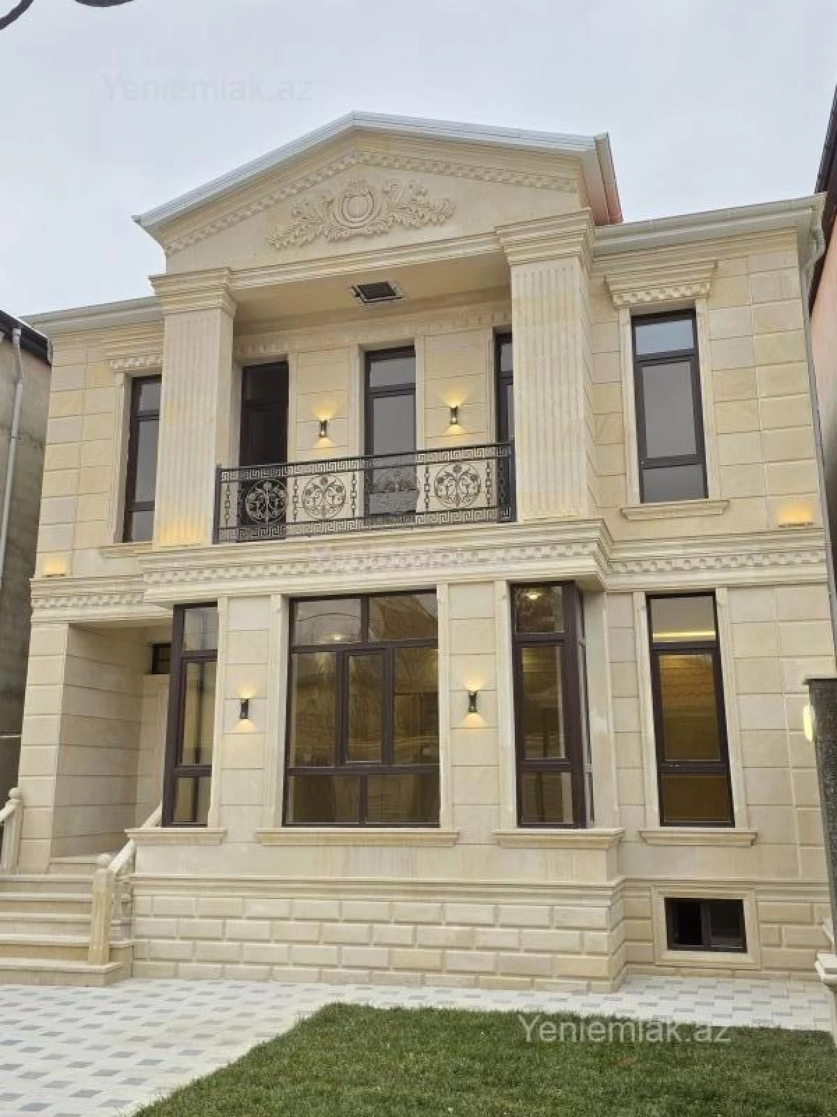 Satılır 7 otaqlı həyət evi 360 m²