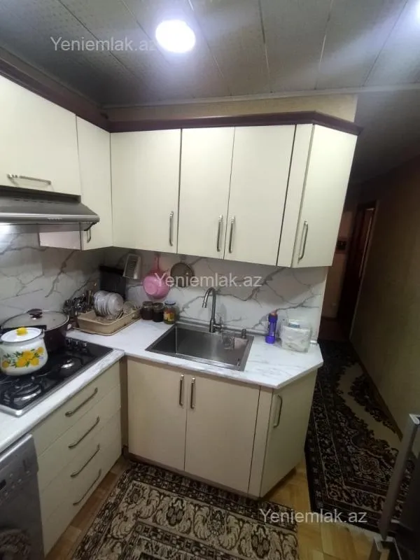 Satılır 4 otaqlı köhnə tikili 45 m²