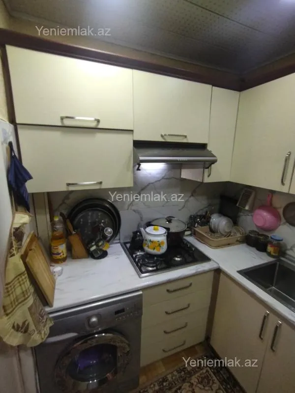 Satılır 4 otaqlı köhnə tikili 45 m²