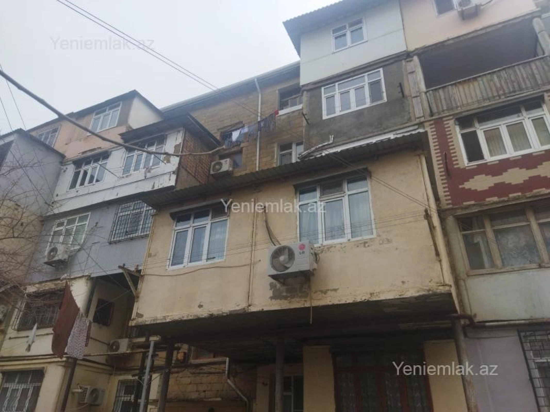 Satılır 4 otaqlı köhnə tikili 45 m²
