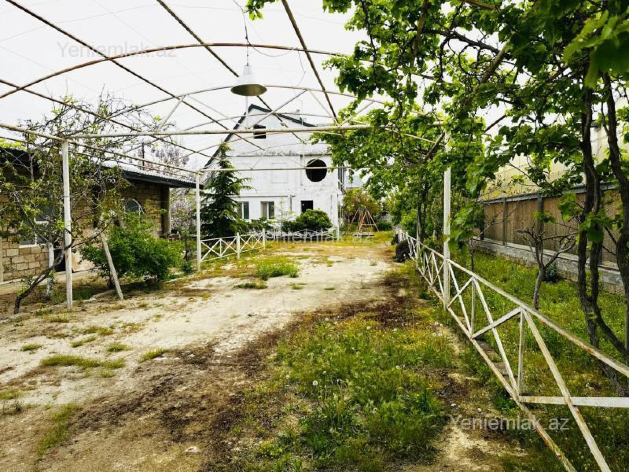 Satılır 7 otaqlı obyekt 1500 m²