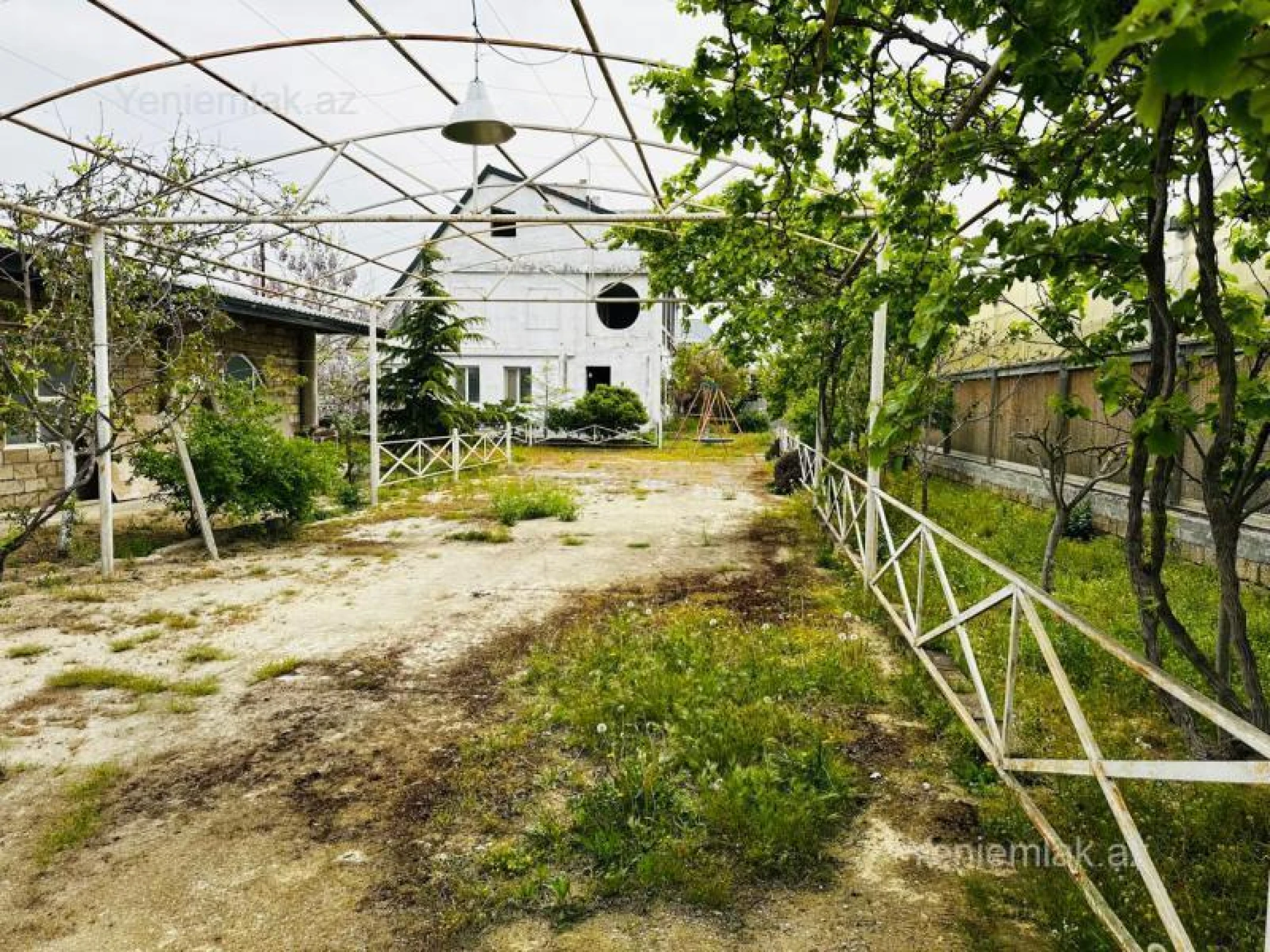 Satılır 7 otaqlı obyekt 1500 m²