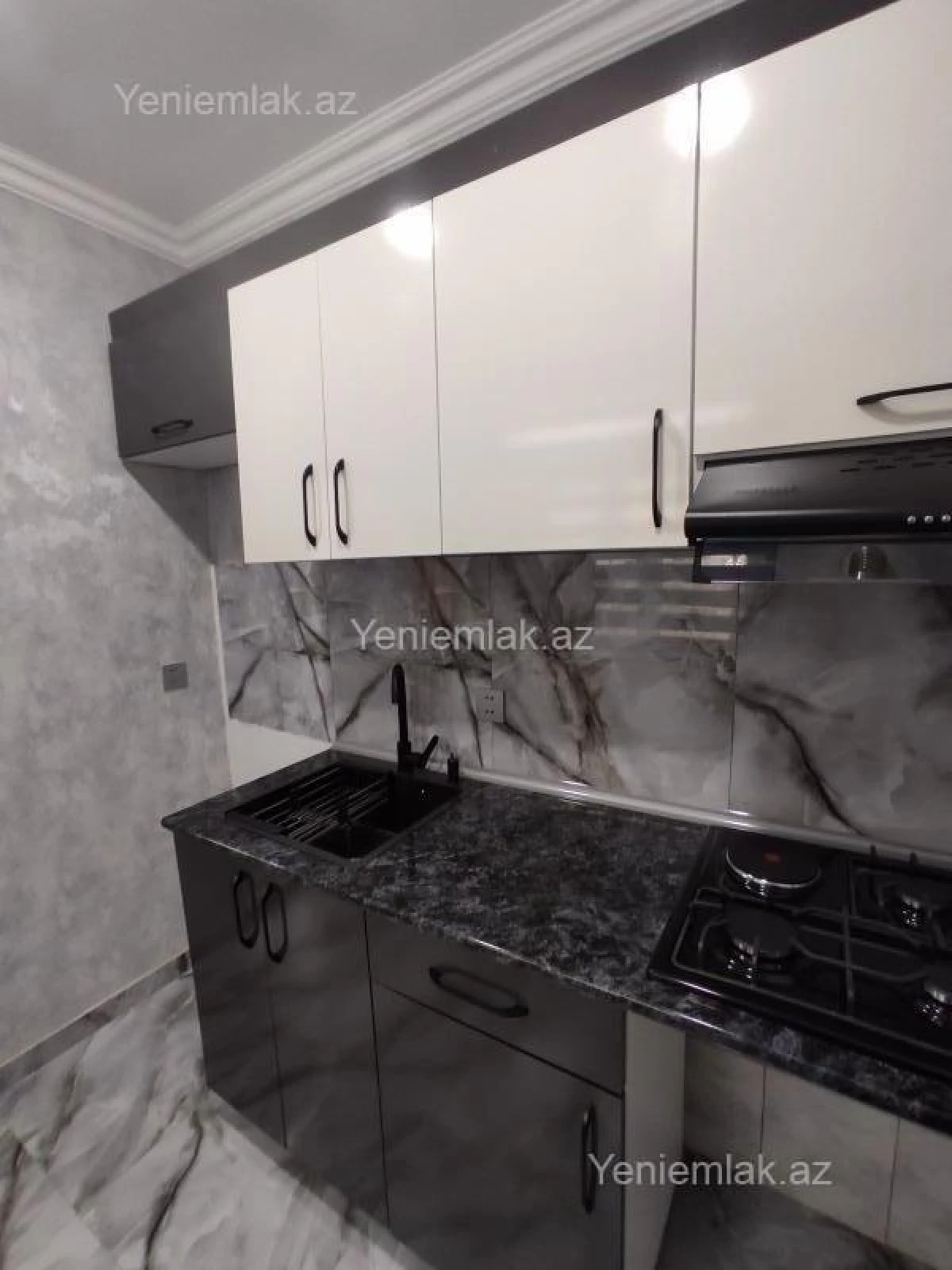 Satılır 3 otaqlı köhnə tikili 75 m²