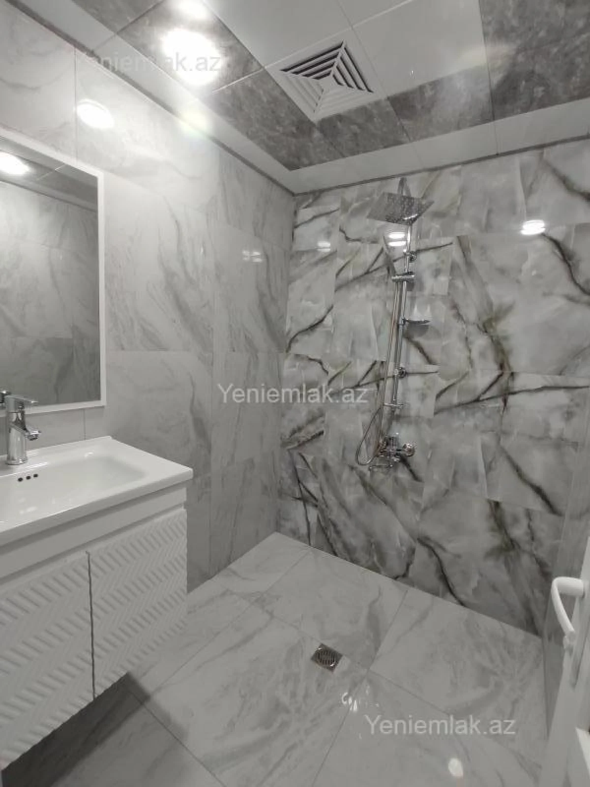 Satılır 3 otaqlı köhnə tikili 75 m²