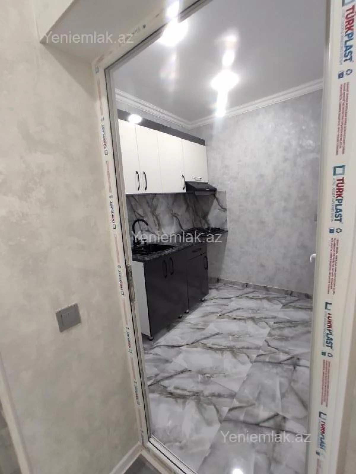 Satılır 3 otaqlı köhnə tikili 75 m²