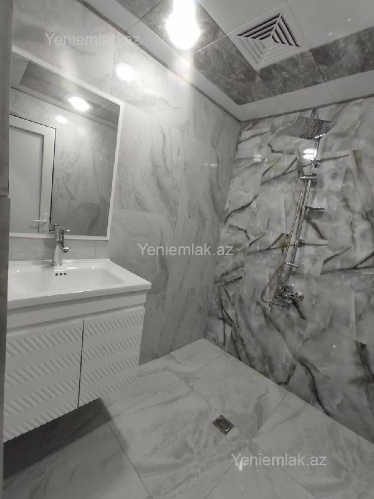 Satılır 3 otaqlı köhnə tikili 75 m²