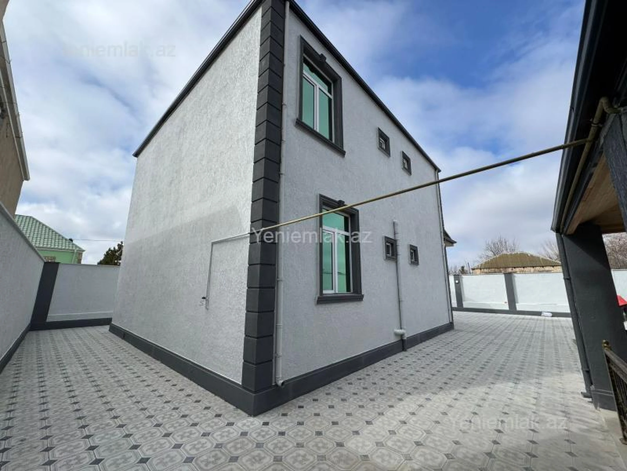 Satılır 5 otaqlı həyət evi 200 m²