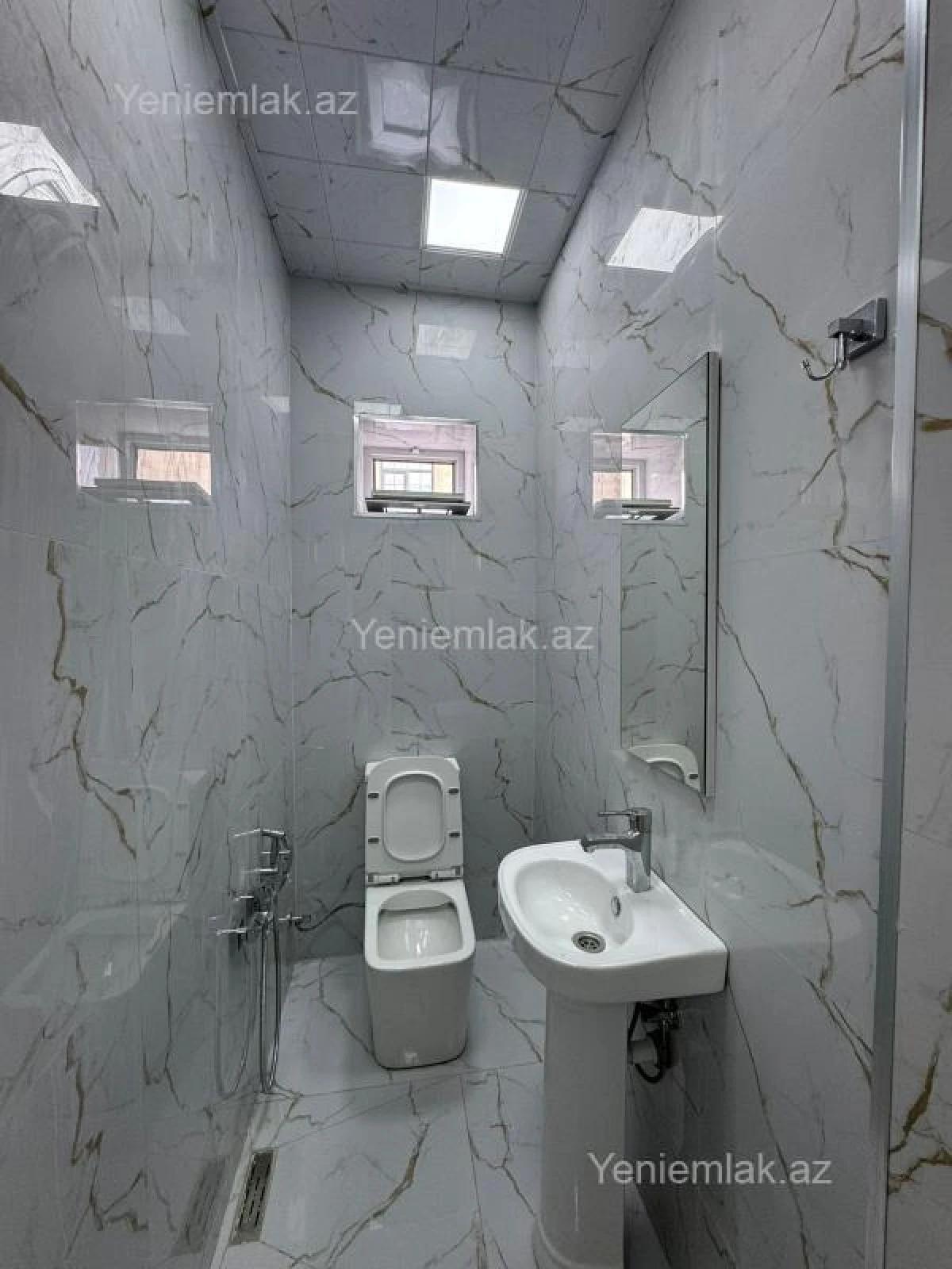 Satılır 5 otaqlı həyət evi 200 m²