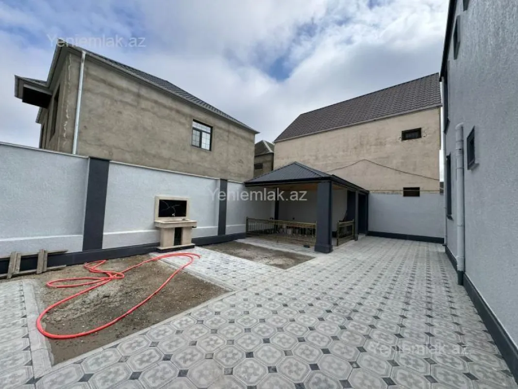 Satılır 5 otaqlı həyət evi 200 m²