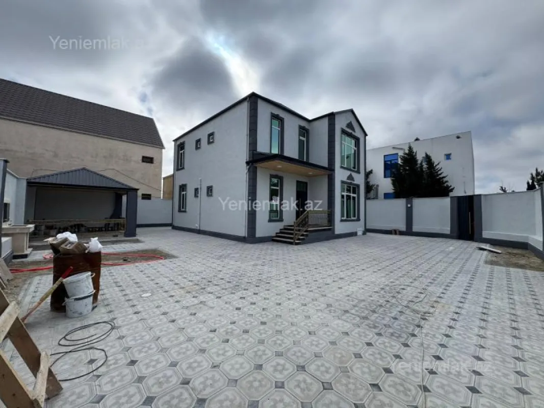 Satılır 5 otaqlı həyət evi 200 m²