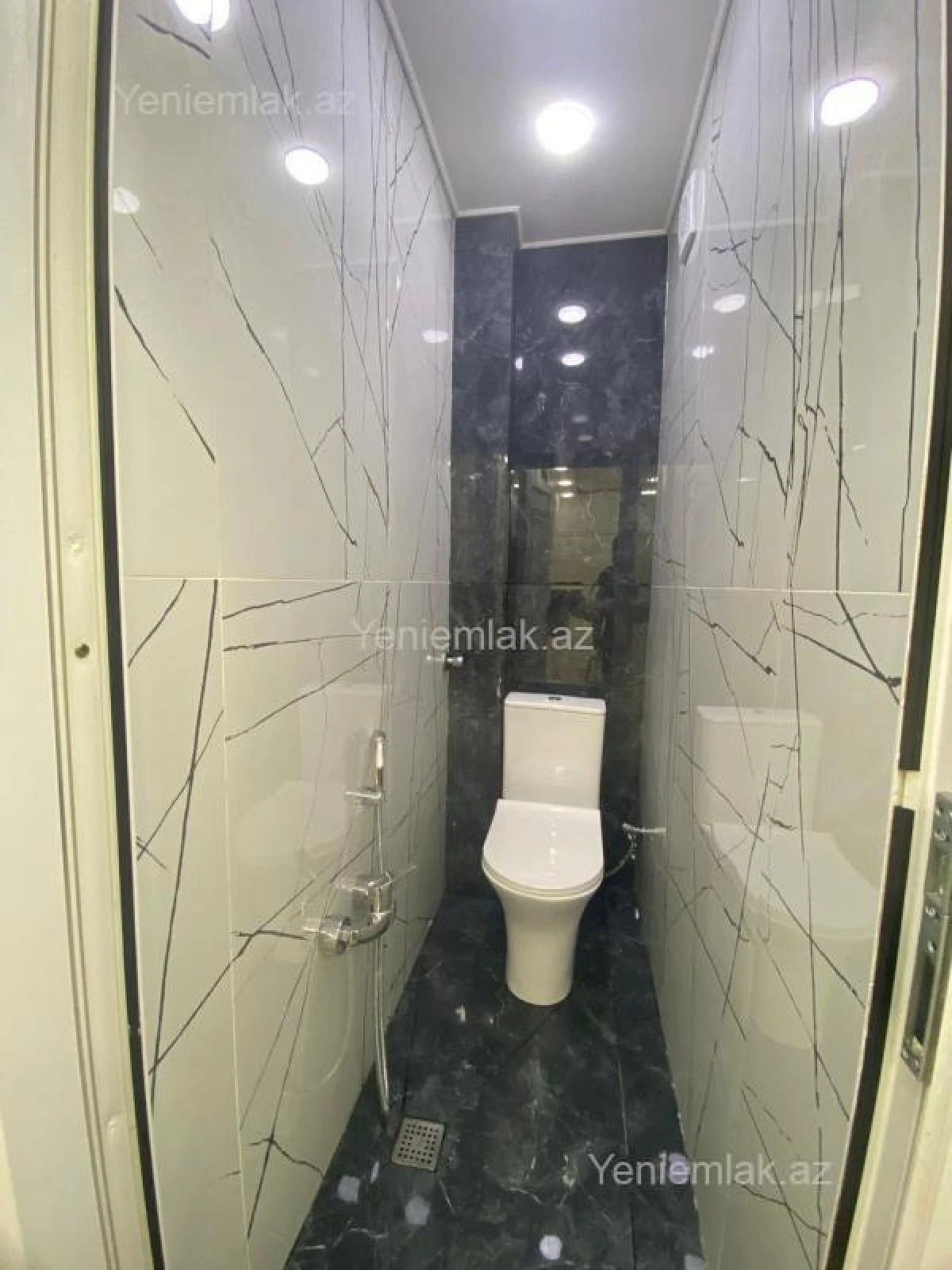 Satılır 2 otaqlı köhnə tikili 65 m²