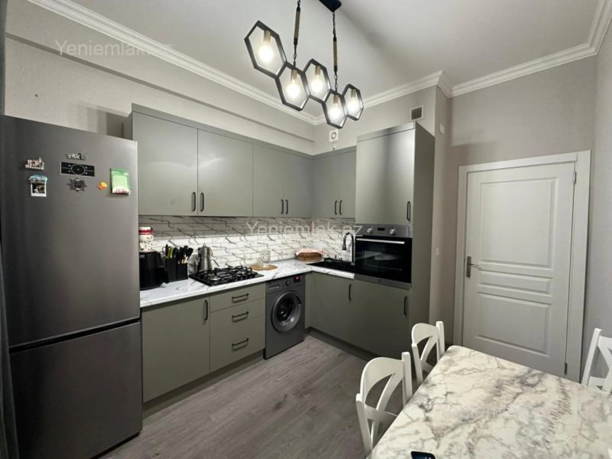 Satılır 3 otaqlı yeni tikili 83 m²