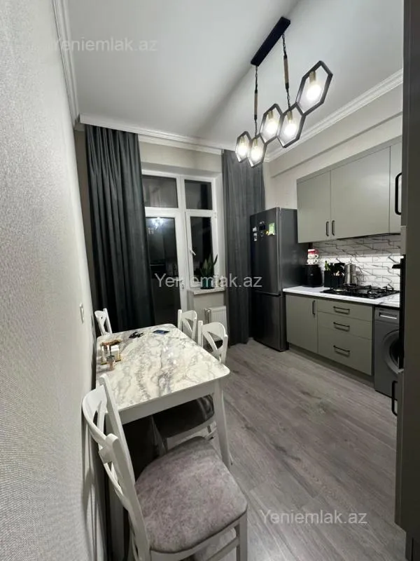 Satılır 3 otaqlı yeni tikili 83 m²