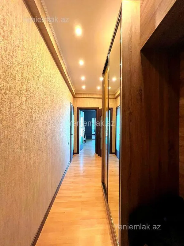 Satılır 2 otaqlı yeni tikili 70.5 m²