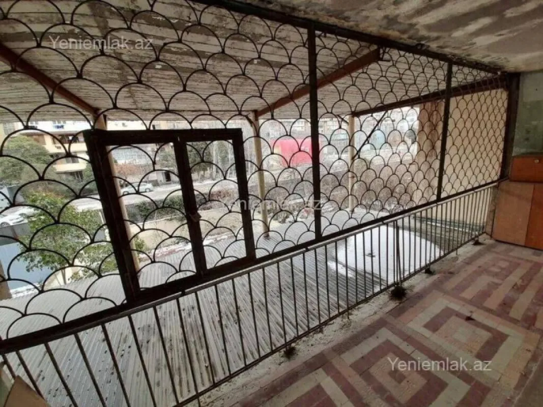Satılır 4 otaqlı köhnə tikili 110 m²