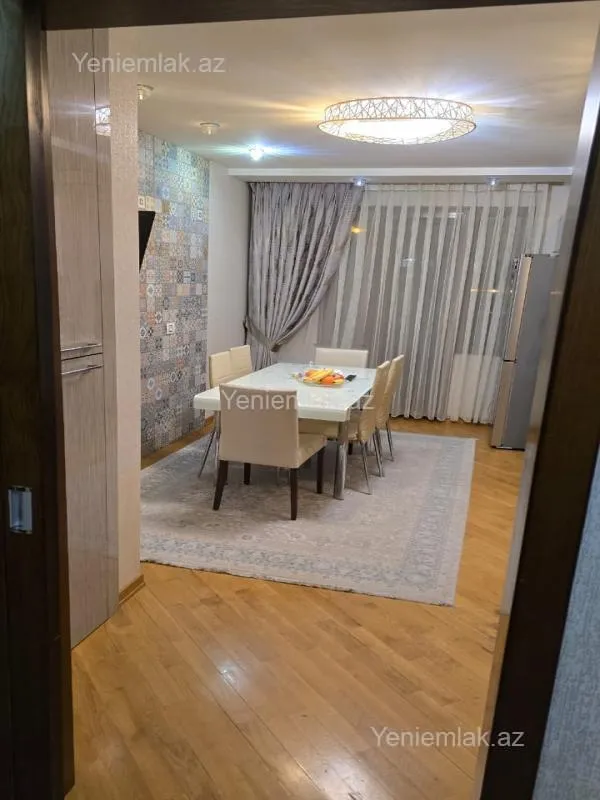 Satılır 5 otaqlı köhnə tikili 120 m²