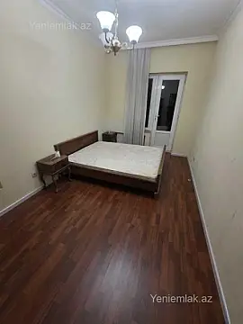 Satılır 3 otaqlı köhnə tikili 100 m²