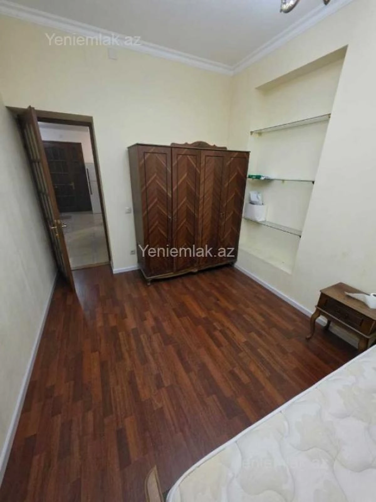 Satılır 3 otaqlı köhnə tikili 100 m²