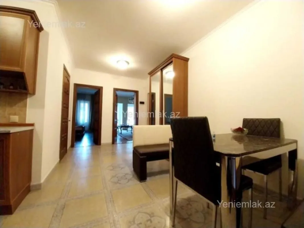 Satılır 3 otaqlı köhnə tikili 100 m²