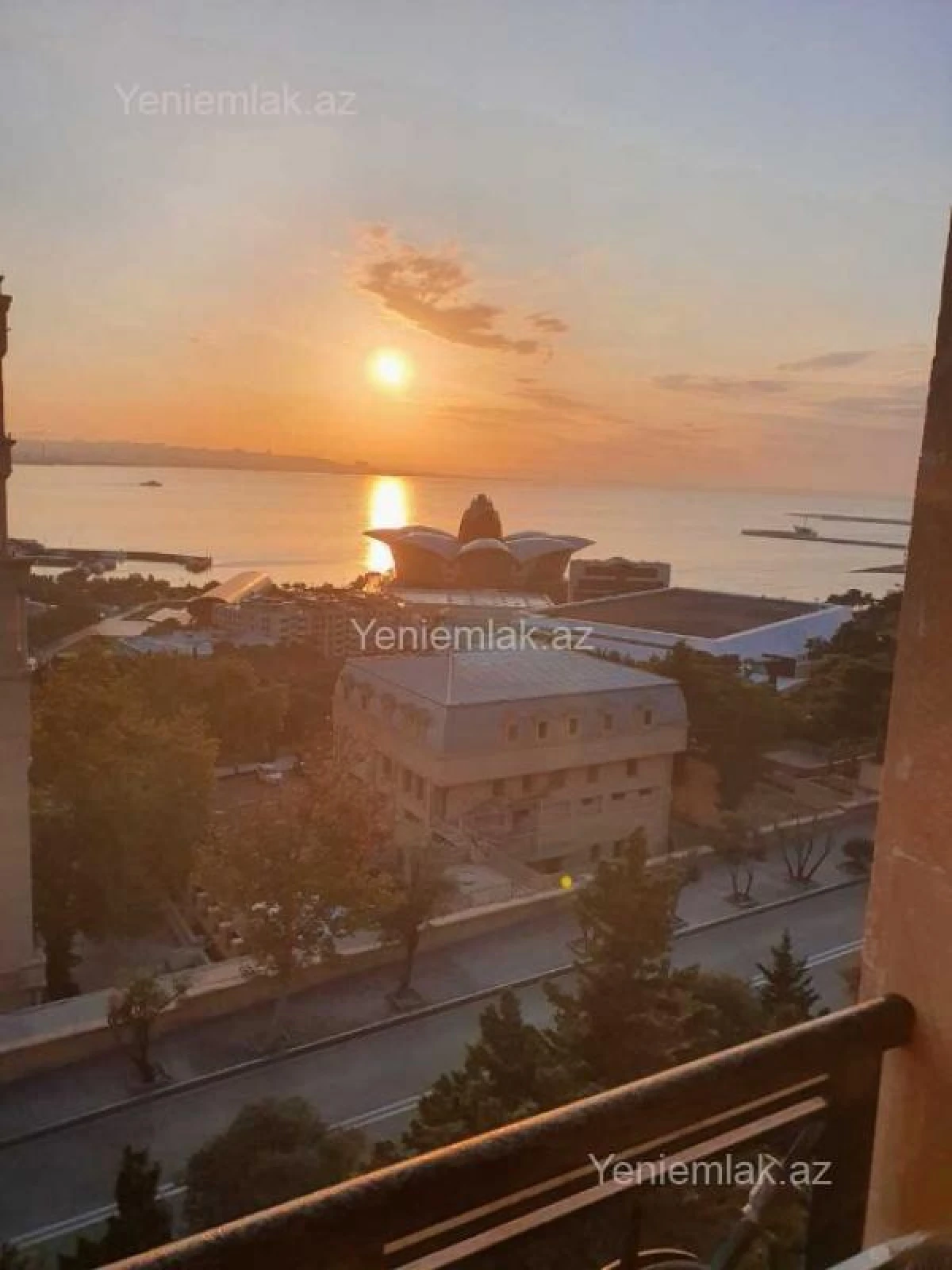 Satılır 3 otaqlı köhnə tikili 100 m²