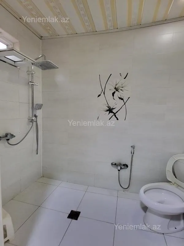 Satılır 5 otaqlı həyət evi 140 m²