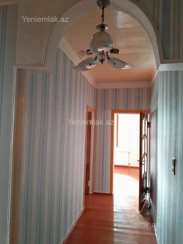 Satılır 2 otaqlı köhnə tikili 71 m²