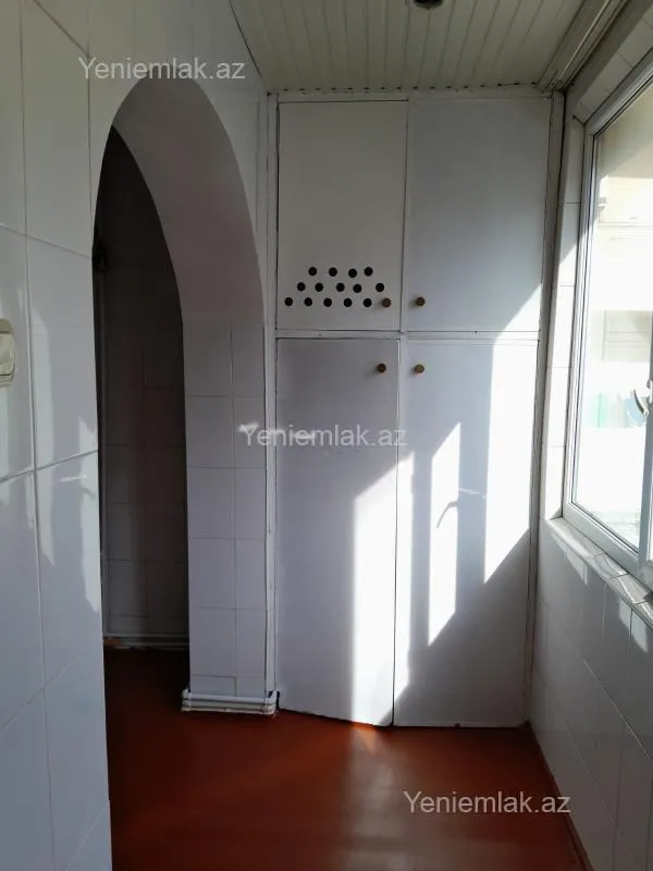 Satılır 2 otaqlı köhnə tikili 71 m²
