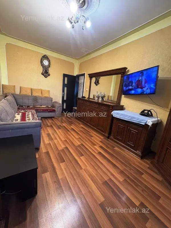 Satılır 2 otaqlı köhnə tikili 60 m²