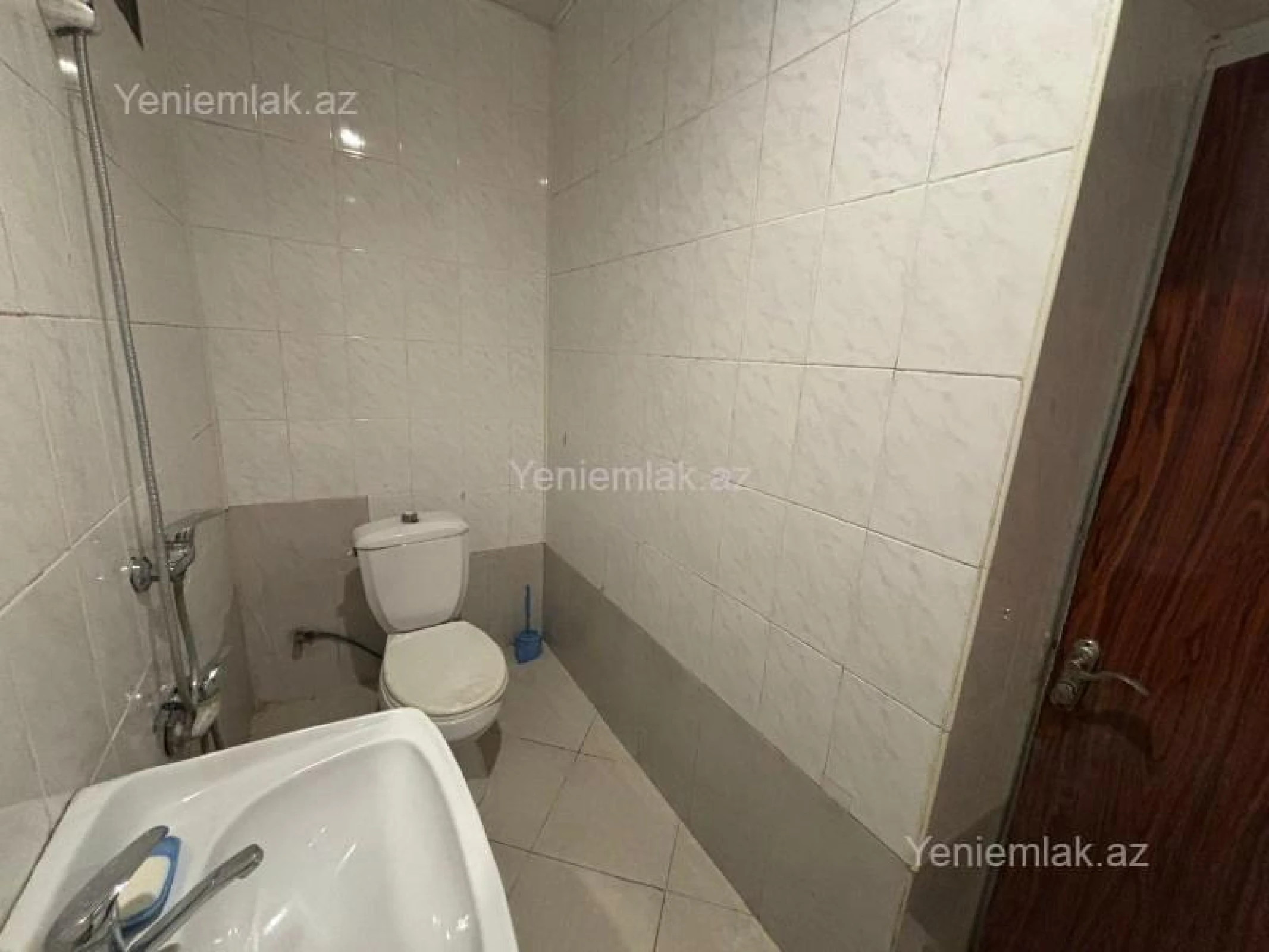 Satılır 3 otaqlı köhnə tikili 200 m²