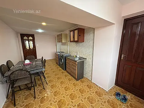 Satılır 3 otaqlı köhnə tikili 200 m²