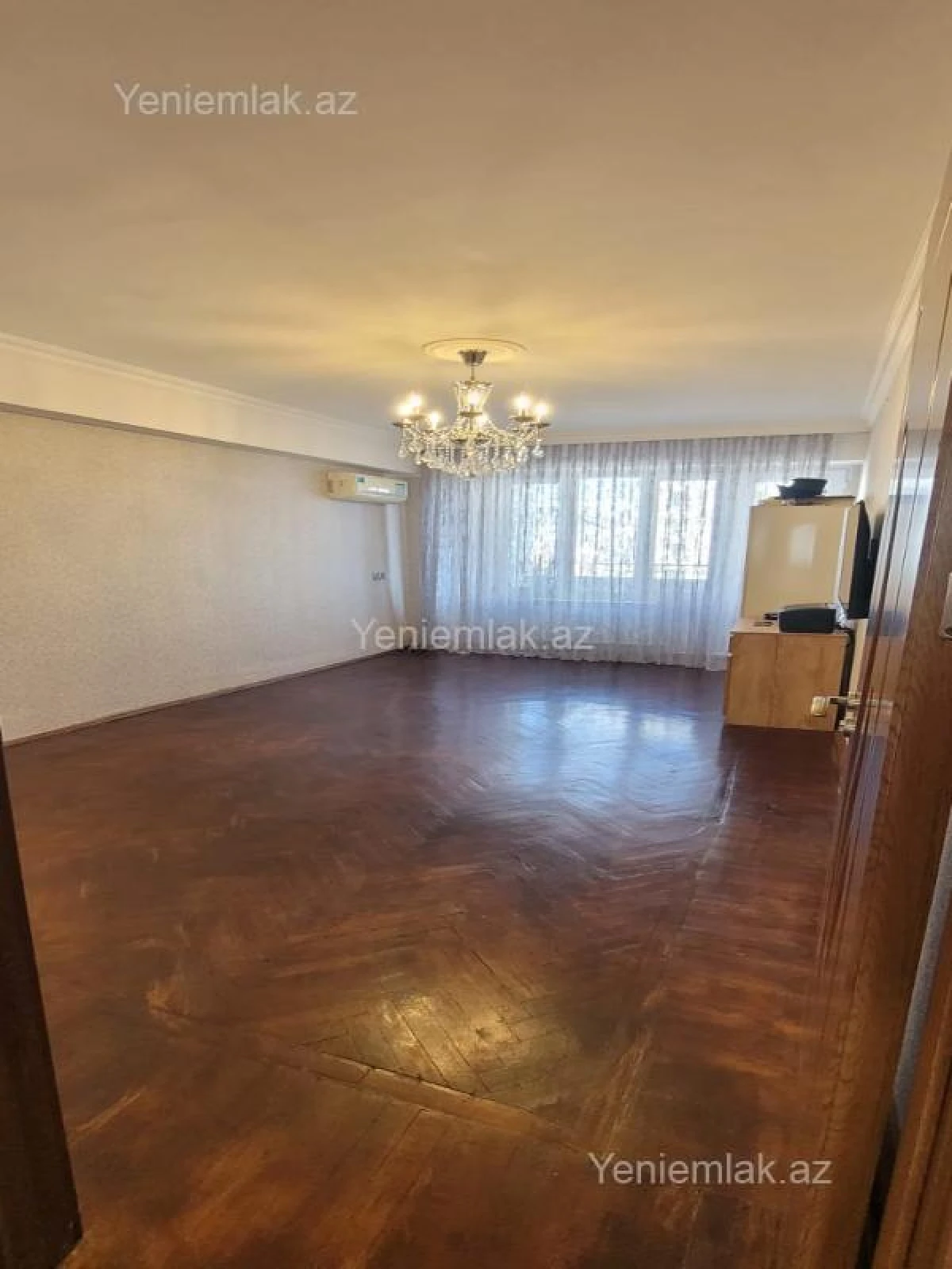 Satılır 3 otaqlı köhnə tikili 200 m²