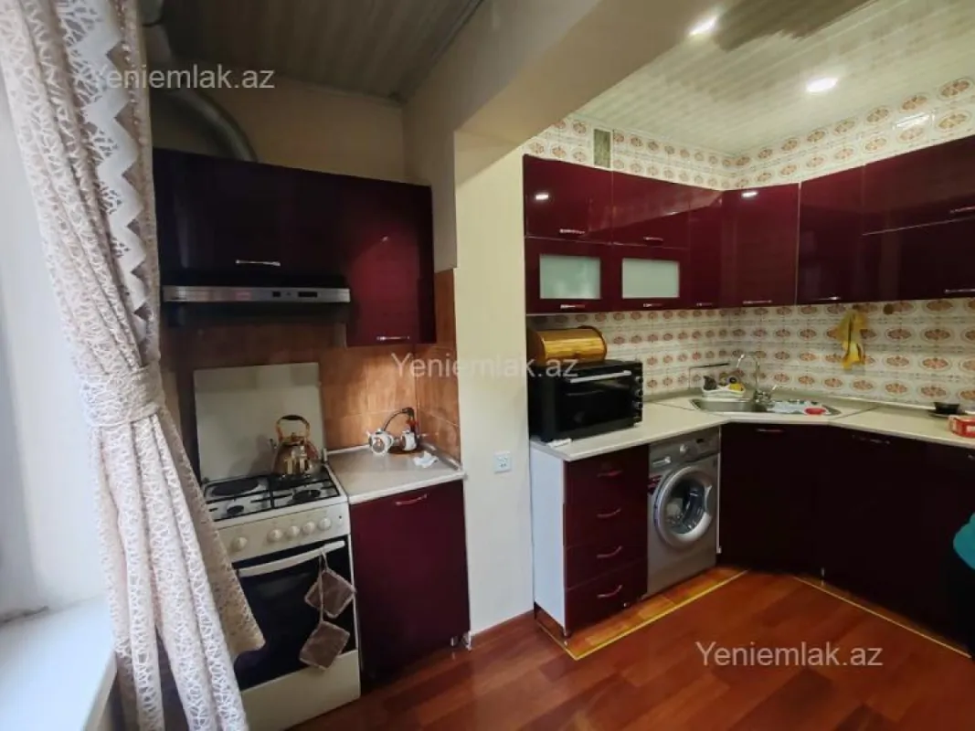 Satılır 3 otaqlı köhnə tikili 90 m²