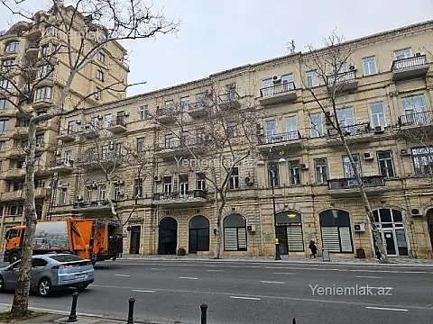 Satılır 3 otaqlı köhnə tikili 85 m²