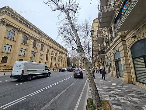 Satılır 3 otaqlı köhnə tikili 85 m²