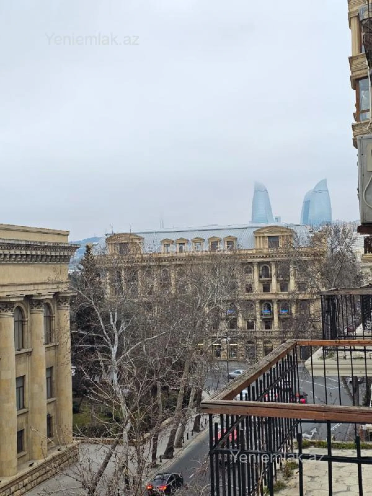 Satılır 3 otaqlı köhnə tikili 85 m²